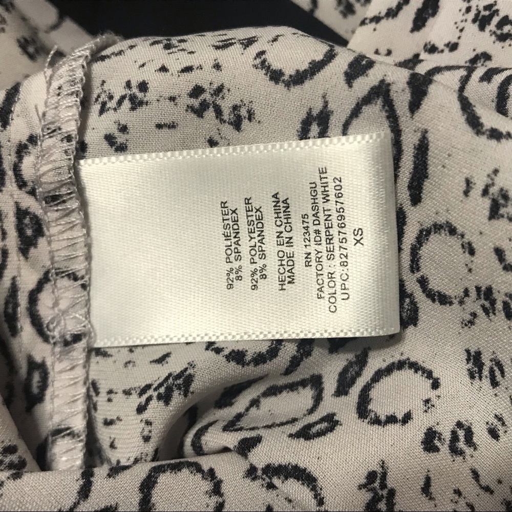 XS Reed Sleeveless Button Down Top - Picture 4 of 4